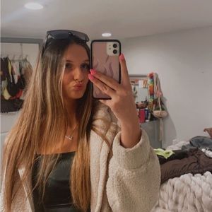 Meet your Posher, Holly